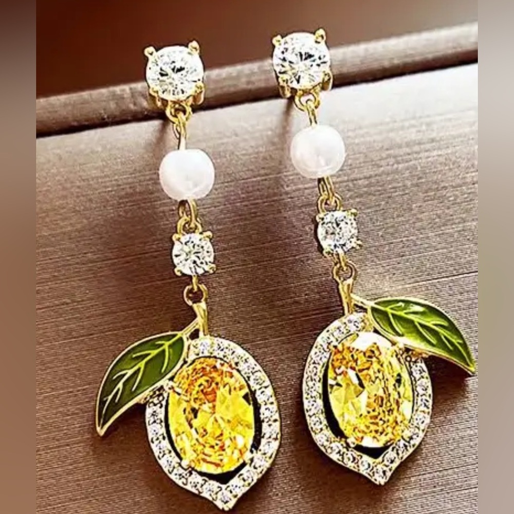 Lemon 🍋 Vintage Gold and Yellow Dangle Earrings with‎ Filigree